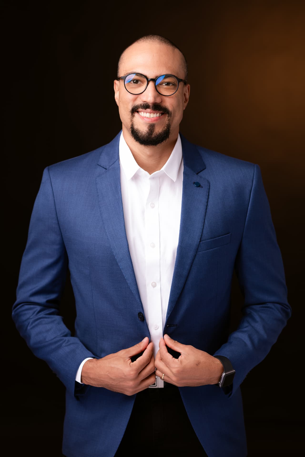 Professional portrait of Adrianno Numeriano