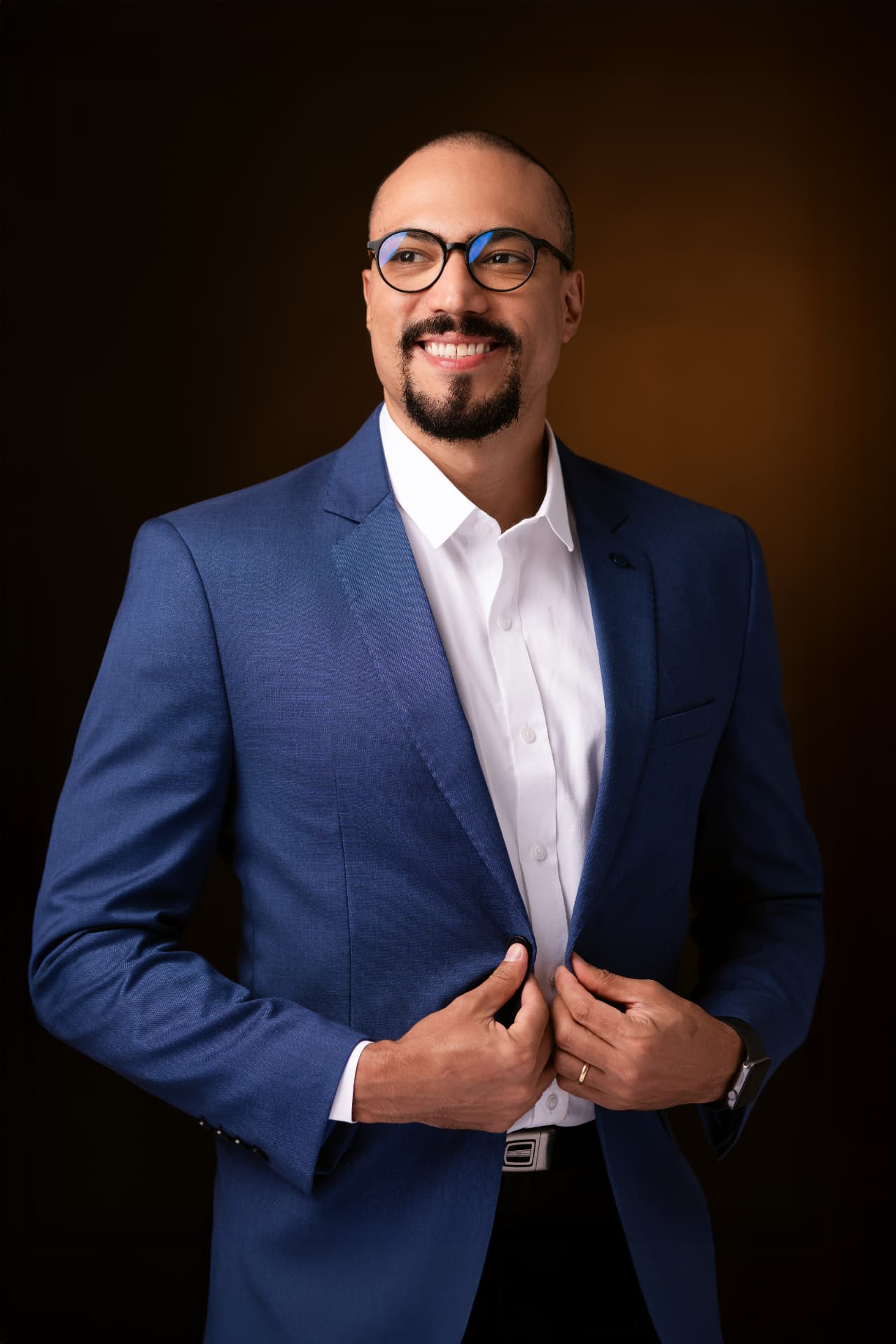 Professional portrait of Adrianno Numeriano